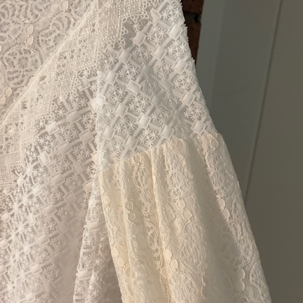 Giamba by Giambattista Lace V-Neck Balloon Sleeve Women's Top - Cream - Picture 7 of 16